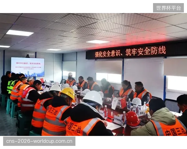 作为后防出球点和防空核心,巴斯克斯的稳定发挥是防线基石。 作为后防出球点和防空核心,巴斯克斯的稳定发挥是防线基石。